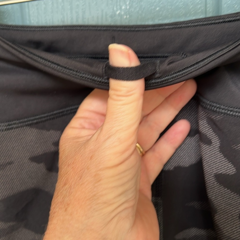 Athleta Run With It Reflective Printed 3.5” Short - Picture 5 of 12